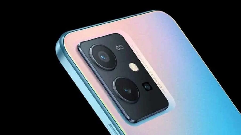 Задняя часть смартфона iQOO Z6 5G с камерой и логотипом 5G