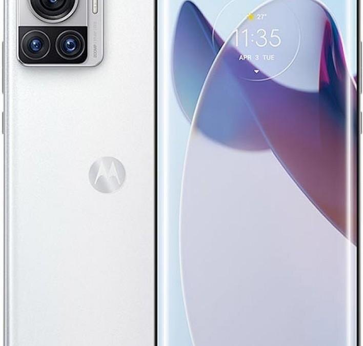 Смартфон Motorola серии Edge с тройной камерой и дисплеем с изгибом сбоку