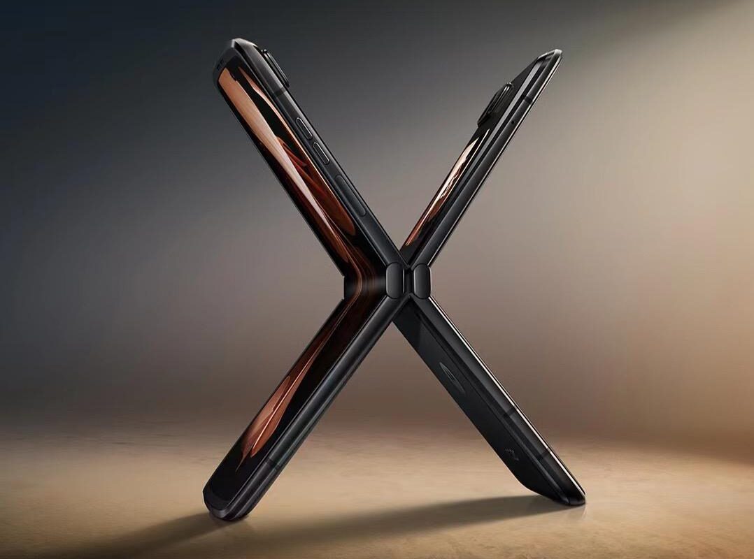 Объявлена стоимость Moto Razr 2022 2 Moto Razr 2022