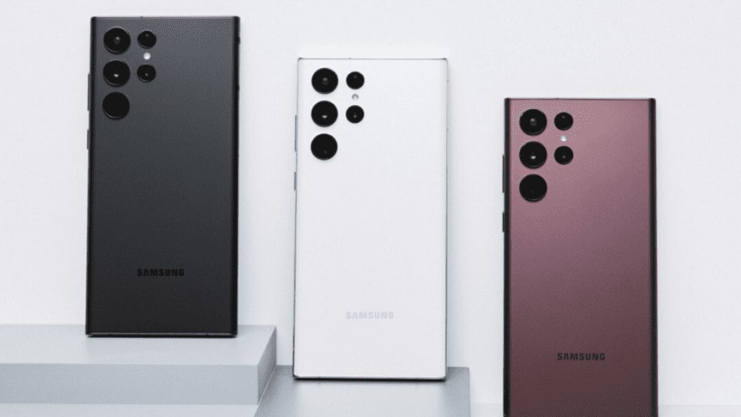 Три смартфона Samsung Galaxy S23 с крупными камерами