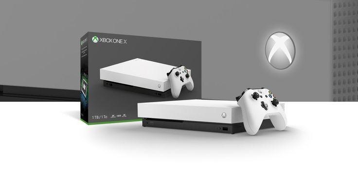 Белая игровая консоль Xbox Series X с двумя геймпадами на подставке