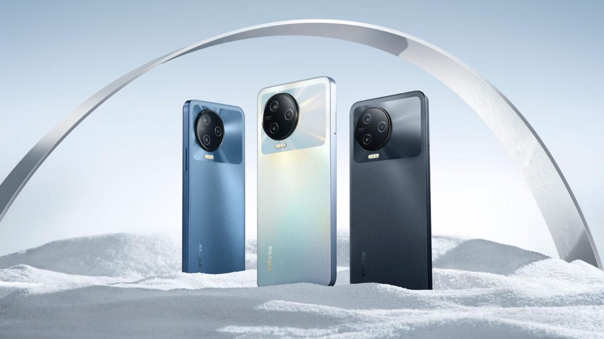 Infinix и AXLEBOLT проведут киберспортивный мейджор-турнир по Standoff 2 3 Три смартфона Infinix Note 12 Pro с круглыми модулями камер на фоне зимнего пейзажа