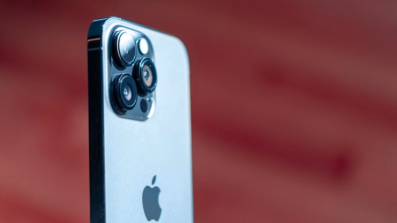 Слух: iPhone 15 Ultra получит съемку 8K и увеличенное время автономной работы 3 iPhone