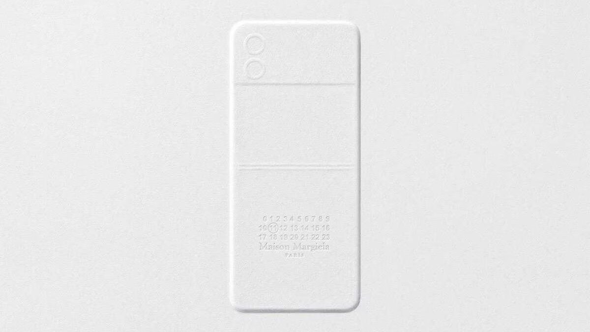 Samsung опубликовала тизер Galaxy Z Flip 4 Maison Margiela Edition 3 Samsung опубликовала тизер Galaxy Z Flip 4 Maison Margiela Edition
