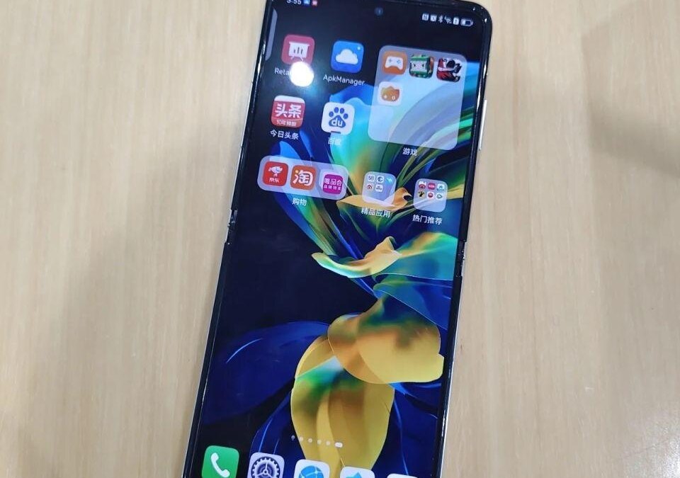 Складной смартфон Huawei Pocket S показали на живых фото 14 1