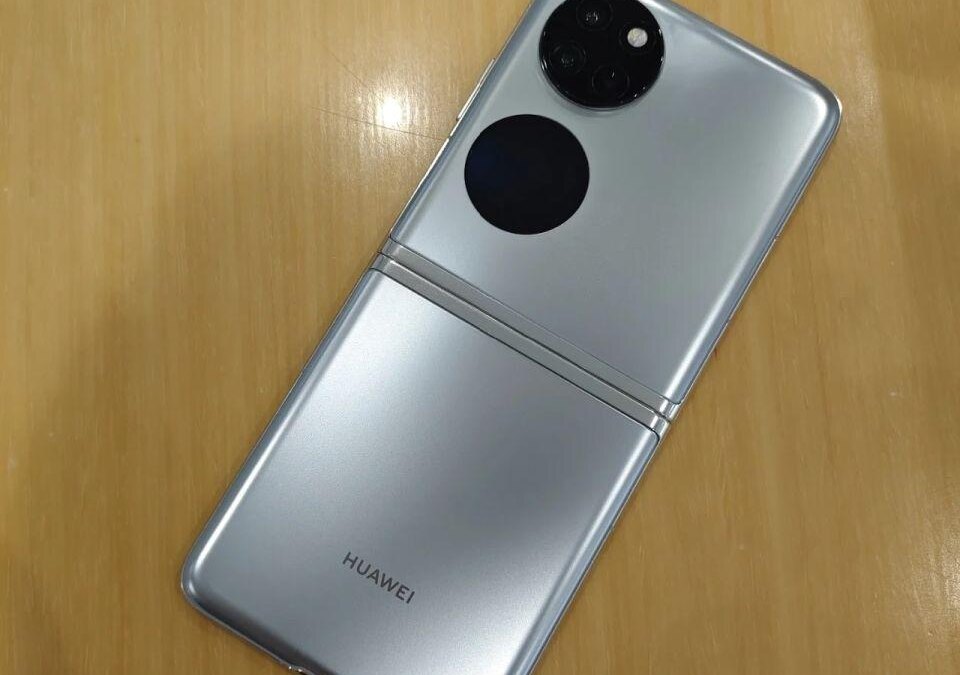 Складной смартфон Huawei Pocket S показали на живых фото 15 2