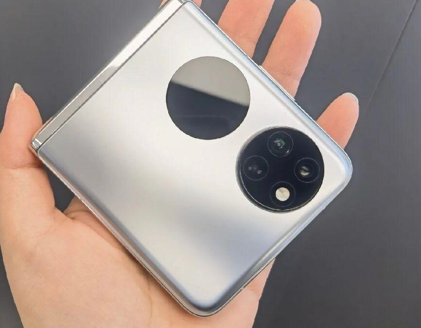 Складной смартфон Huawei Pocket S показали на живых фото 17 4