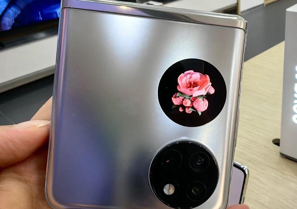 Складной смартфон Huawei Pocket S показали на живых фото 18 5