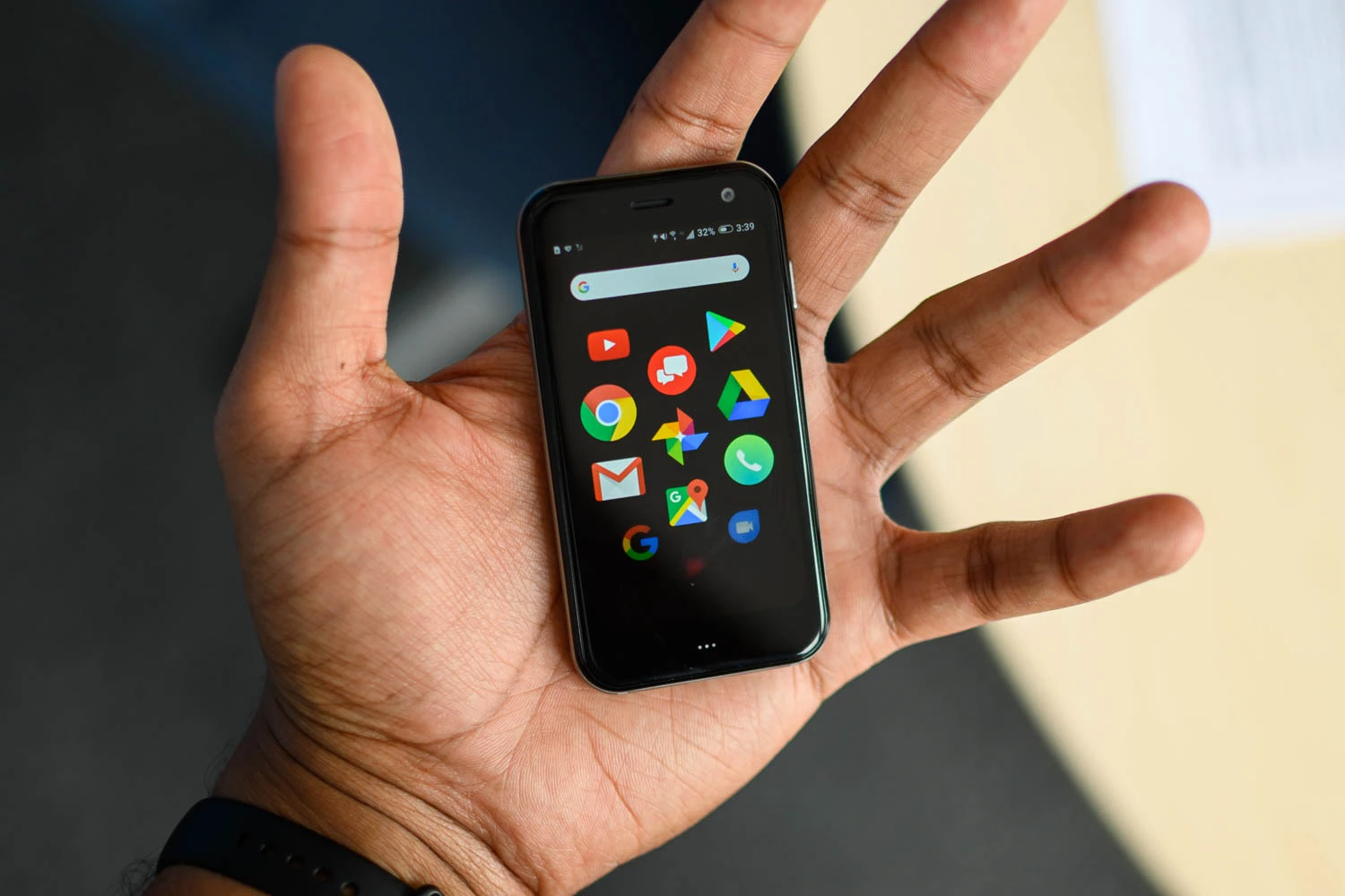 Представлен миниатюрный смартфон Jelly 2E с 3-дюймовым дисплеем и Android 12 (dsc 0974)