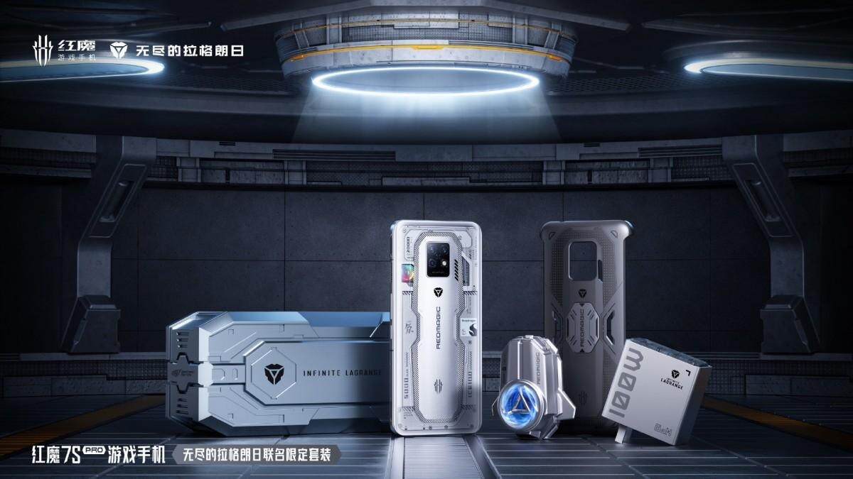 Разобранный смартфон POCO X8 Pro с ярко-золотой батареей