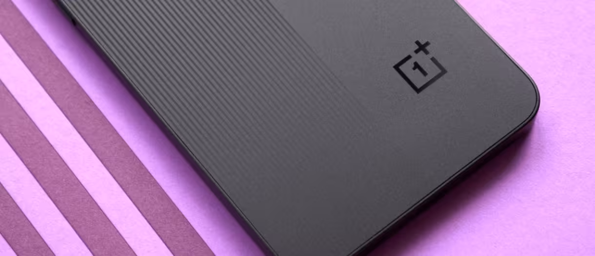 Фото экрана OnePlus 11R подтвердили общий дизайн