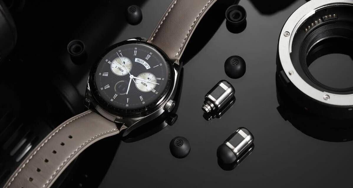 Huawei Watch GT 3 Pro Collector’s Edition на черном фоне: крупный план часов с ремешком и циферблатом