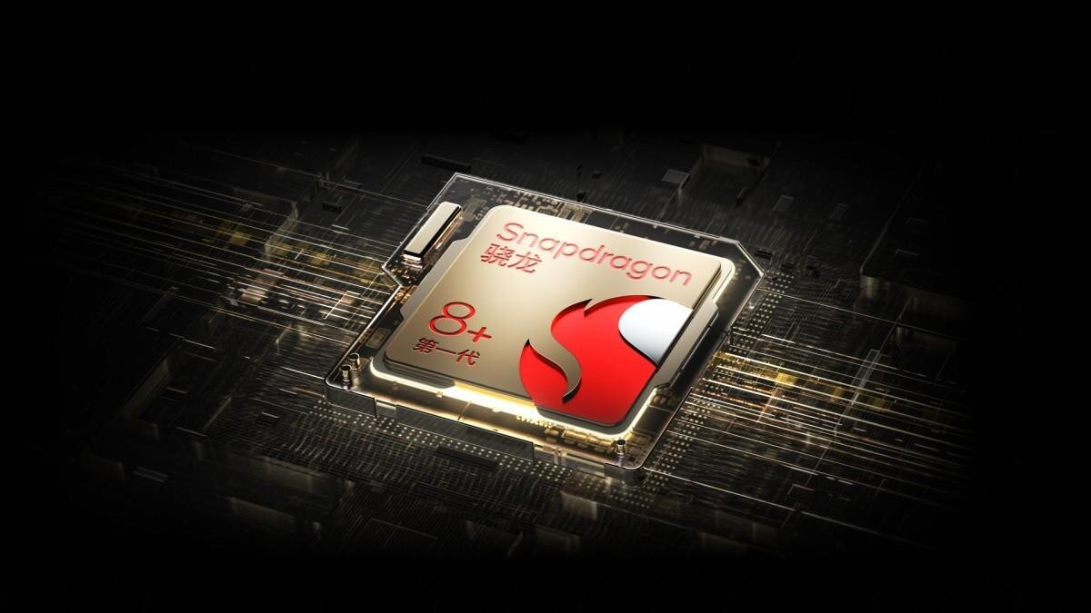 Розовый смартфон Redmi Note 12 Turbo с тройной камерой сзади