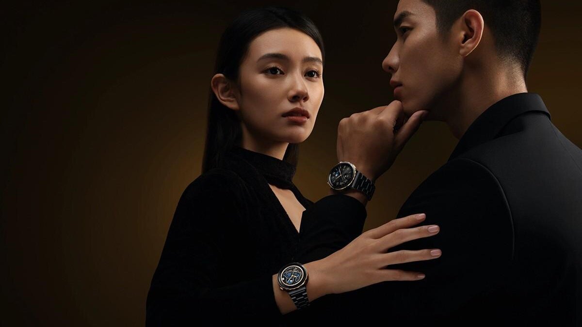 Складной смартфон Google Pixel 9 Pro Fold вид сбоку и сзади