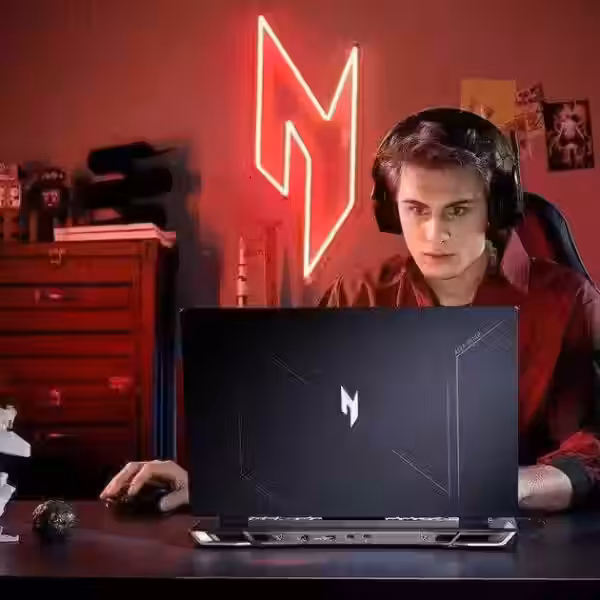 Игровой ноутбук Acer Predator с дисплеем и клавиатурой