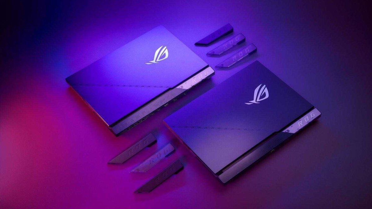 Игровые ноутбуки ASUS ROG с логотипом ROG на столе, модель Magic 16