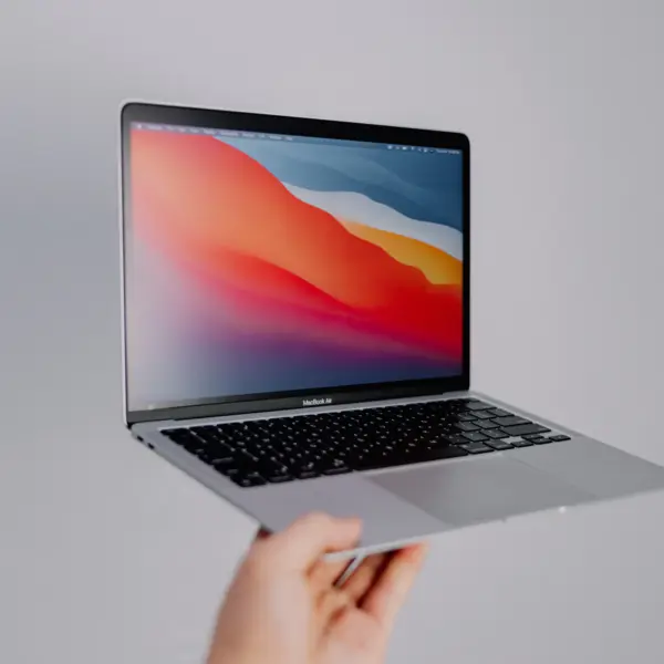 Apple представит новые Mac уже 30 или 31 октября (Apple MacBook Air)