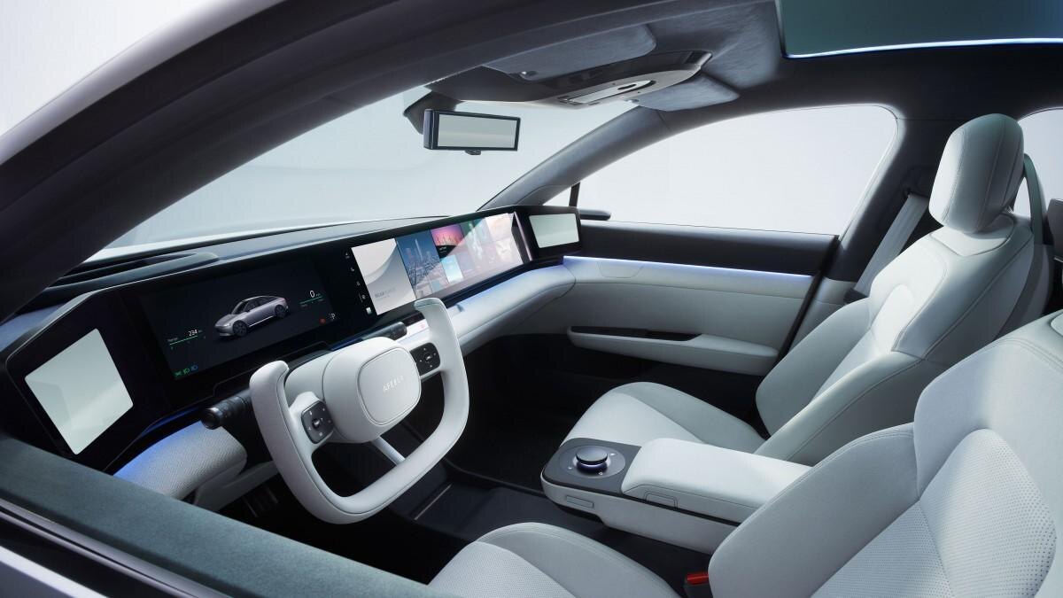 Черный внедорожник Porsche Cayenne с черными дисками