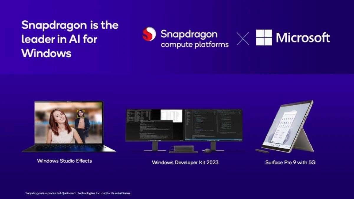 Изображение рекламного баннера с логотипами Snapdragon и Microsoft демонстрируется звук и интерфейс устройств