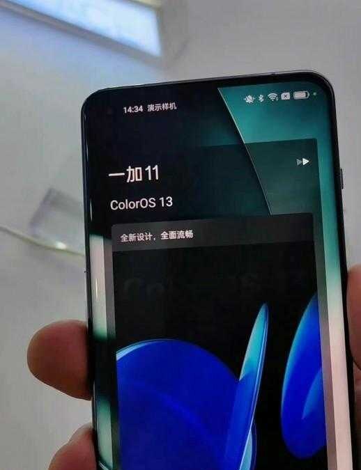 Huawei Mate 60 RS с камерой и дизайном сбоку