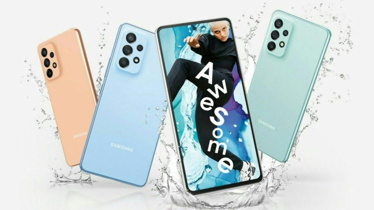Samsung Galaxy A34 5G на фоне воды и пузырьков, визуал смартфона для обзора