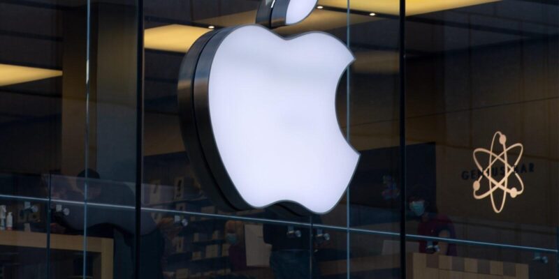 Apple рассматривает возможность выпуска модели iPhone Ultra в 2024 году (756461917710096)