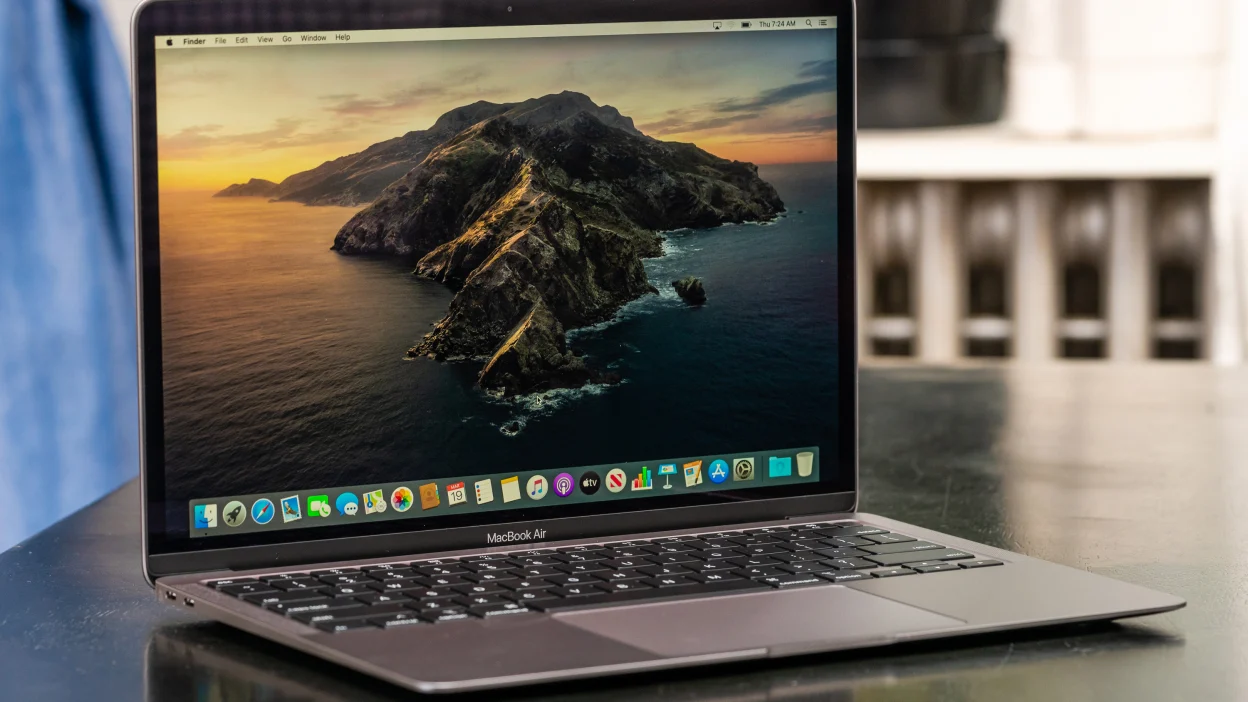 15-дюймовый Apple MacBook Air представят в начале апреля (hero image 1)