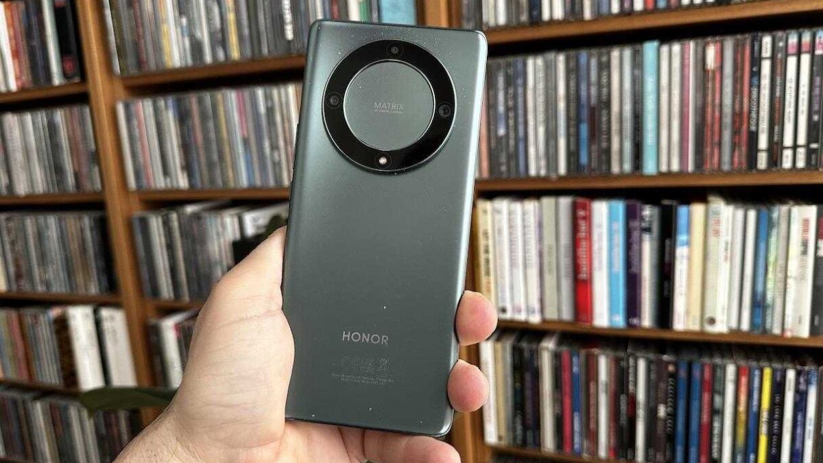 Смартфон Honor Magic 5 с большим круговым модулем камеры