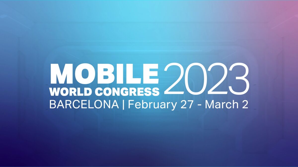 Экран с информацией о MWC 2023 в Барселоне