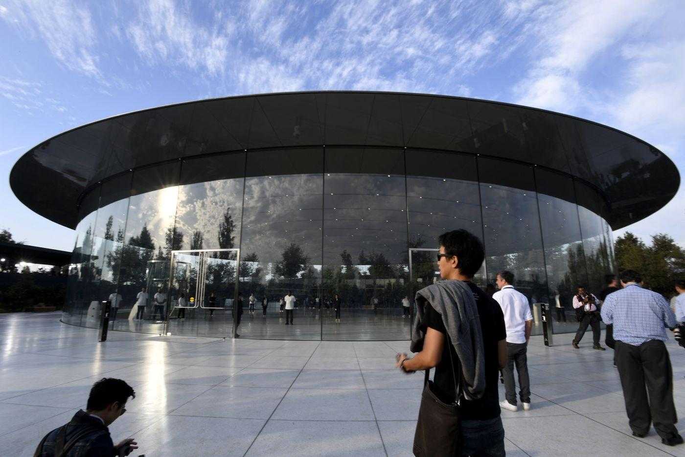 Apple показала гарнитуру смешанной реальности руководителям компании