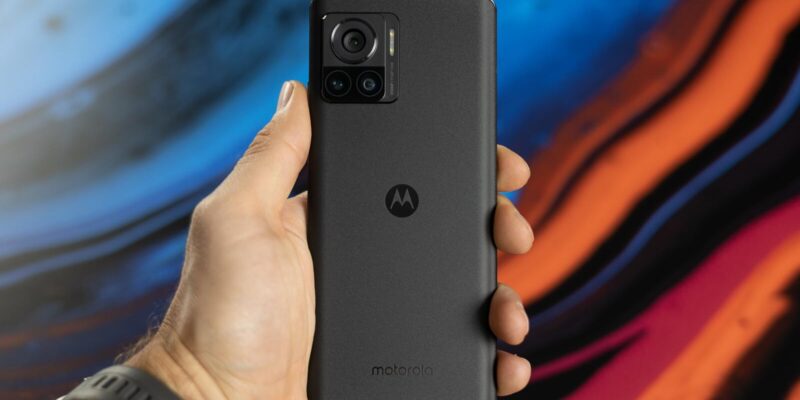 В сеть слили официальные изображения смартфона Motorola Edge 40 Pro (MotorolaEdge40FastCharging 1)
