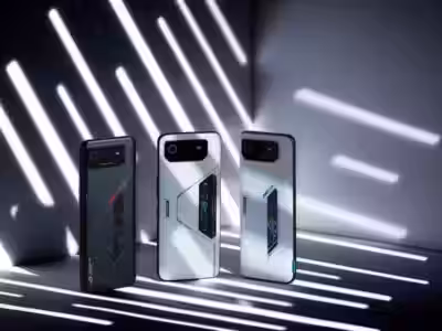 Смартфон Asus ROG Phone 7 в дизайне игровой серии ROG, вид спереди и сбоку