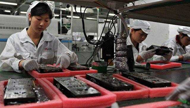 Pegatron строит второй завод iPhone в Индии (foxconn workers 620jt092412)