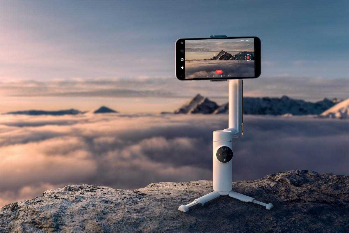 Insta360 Flow: новый стабилизатор для смартфона с ИИ отслеживанием