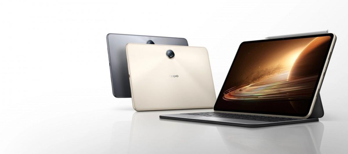 Планшет Oppo Pad 2 и два смартфона на плоской поверхности