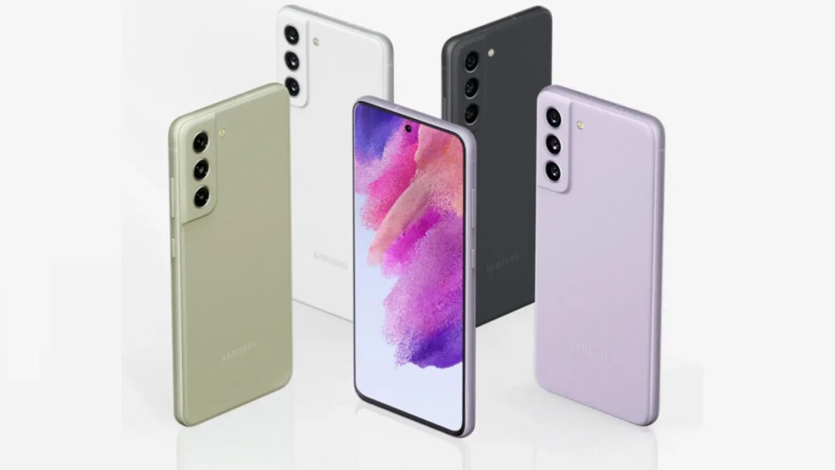 Цветные смартфоны Samsung Galaxy S21 FE сзади и спереди