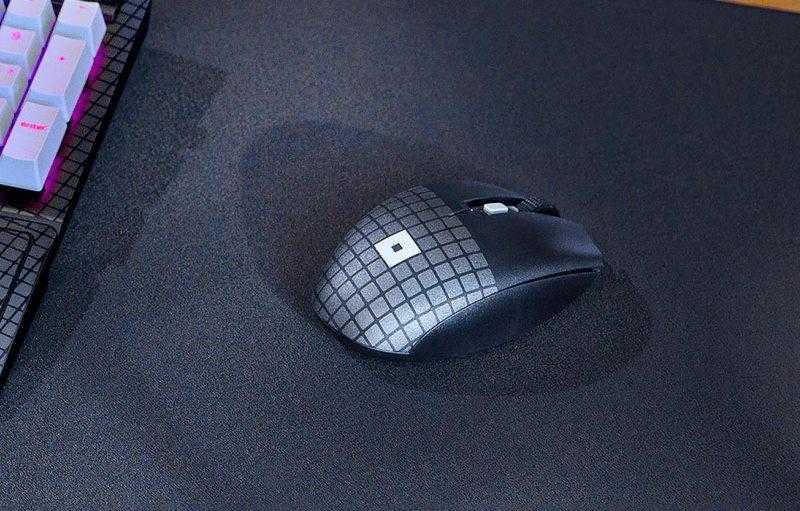 Компания Razer представила клавиатуру, мышь и гарнитуру в стиле Roblox (515)