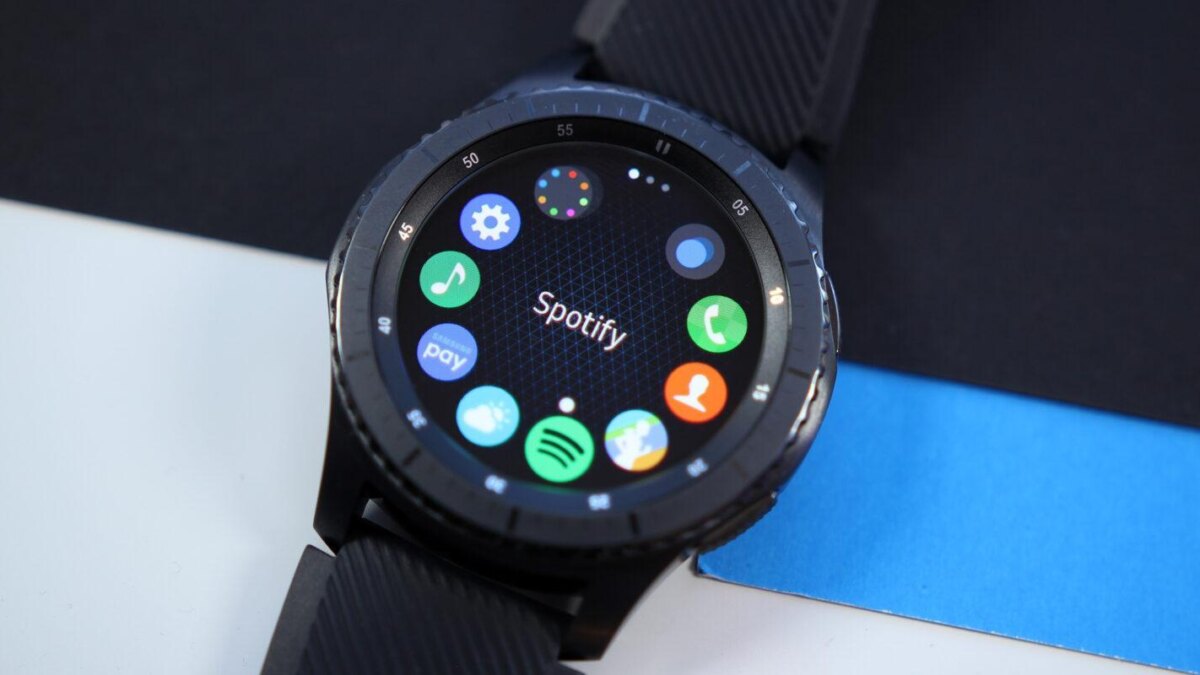 Умные часы Samsung с дисплеем и интерфейсом Spotify