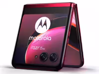 Складной смартфон Motorola Razr 40 Ultra с двойной камерой и ярким экраном в сложенном виде