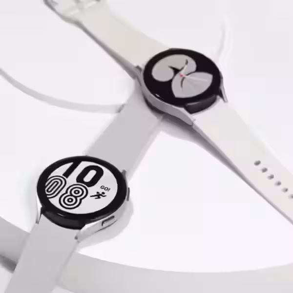 умные часы Samsung Galaxy Watch показывают циферблат и ремешок