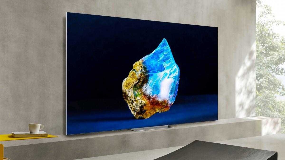 Игровая консоль PlayStation 5 спереди с дисковым отсеком