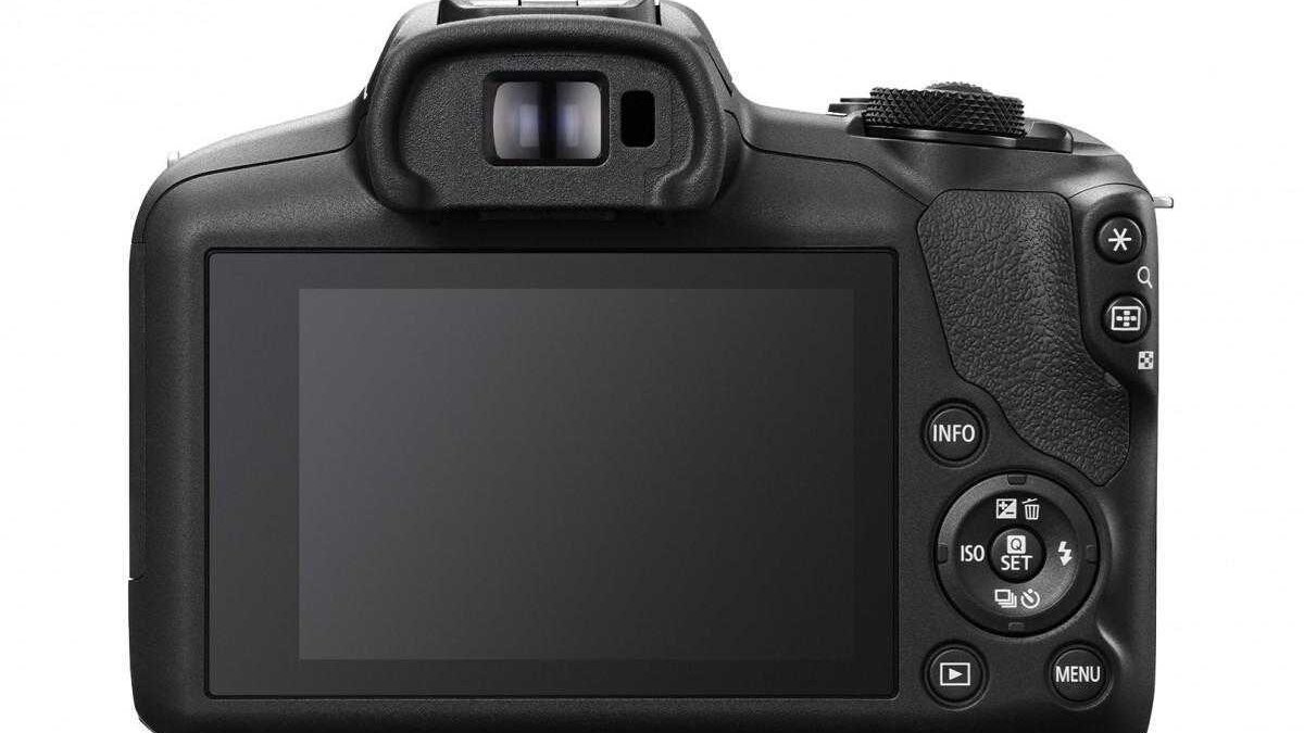 Задняя часть смартфона OnePlus 15T с камерой и логотипом