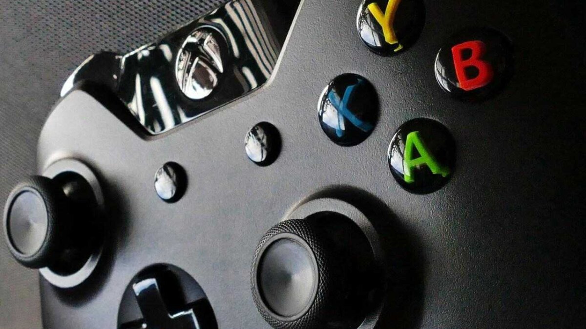 Как превратить Xbox One в домашний ПК? 9 video games controller close up