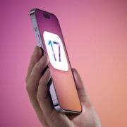 iOS 17 позволяет делиться паролями iCloud с друзьями и родственниками (ios 17 on phone feature)