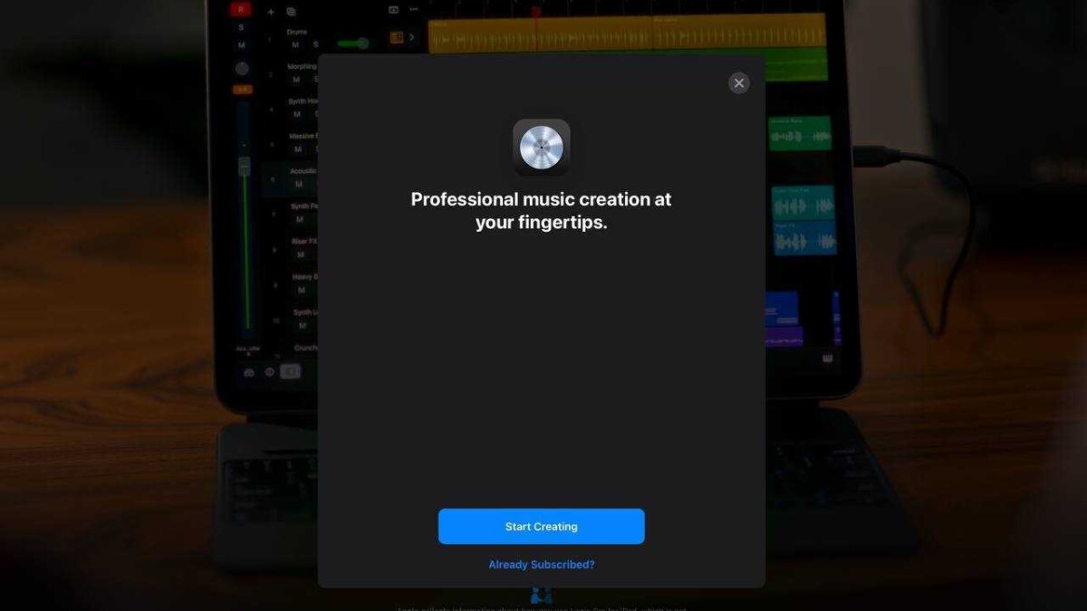 Экран iPad с интерфейсом для создания музыки и подписками