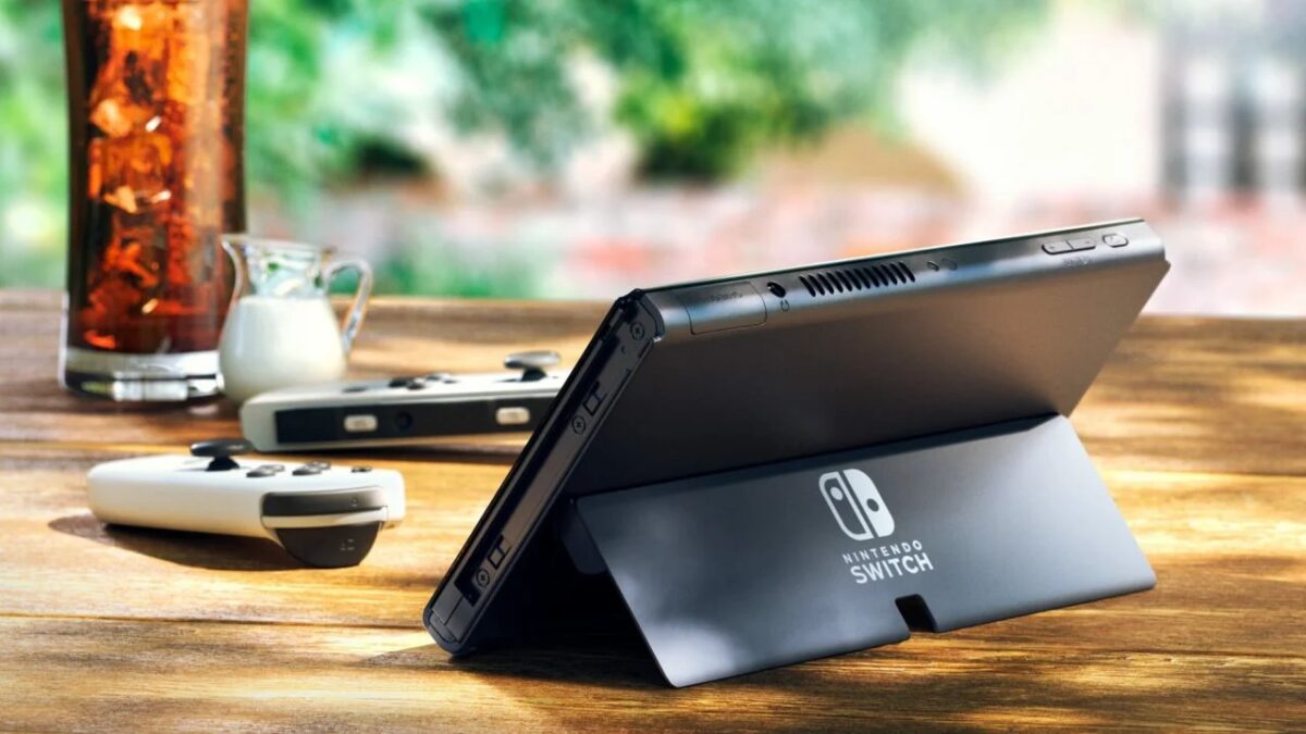 Nintendo закрывает сервис подписки на ремонт Switch после 1 года работы 3 Фото OLED-модели Nintendo Switch с закрывающимся сервисом подписки на ремонт через год