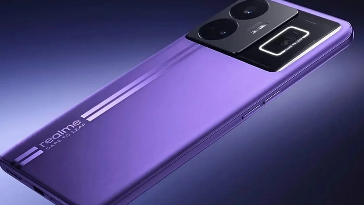 Фиолетовый смартфон Realme GT Neo 6 с тремя камерами