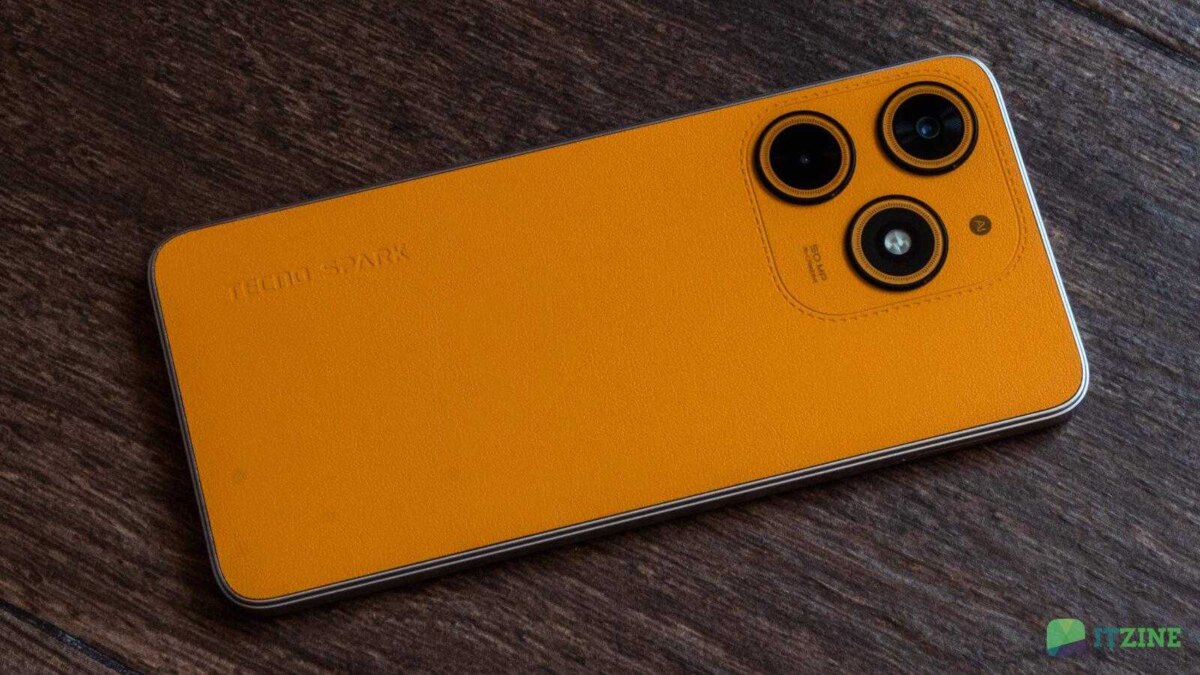 Задняя панель TECNO Spark 10 Magic Skin Edition с тремя камерами и оранжевым покрытием