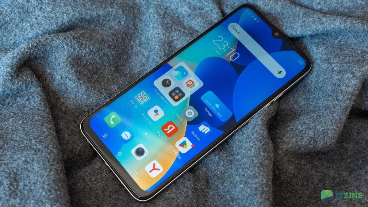 Экран TECNO Spark 10 Magic Skin Edition с яркими иконками и интерфейсом