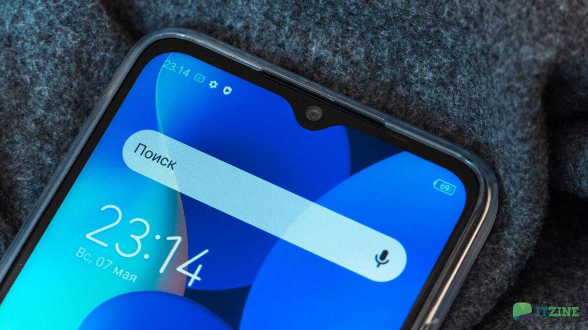 Экран смартфона TECNO Spark 10 Magic Skin Edition с поисковой строкой и интерфейсом